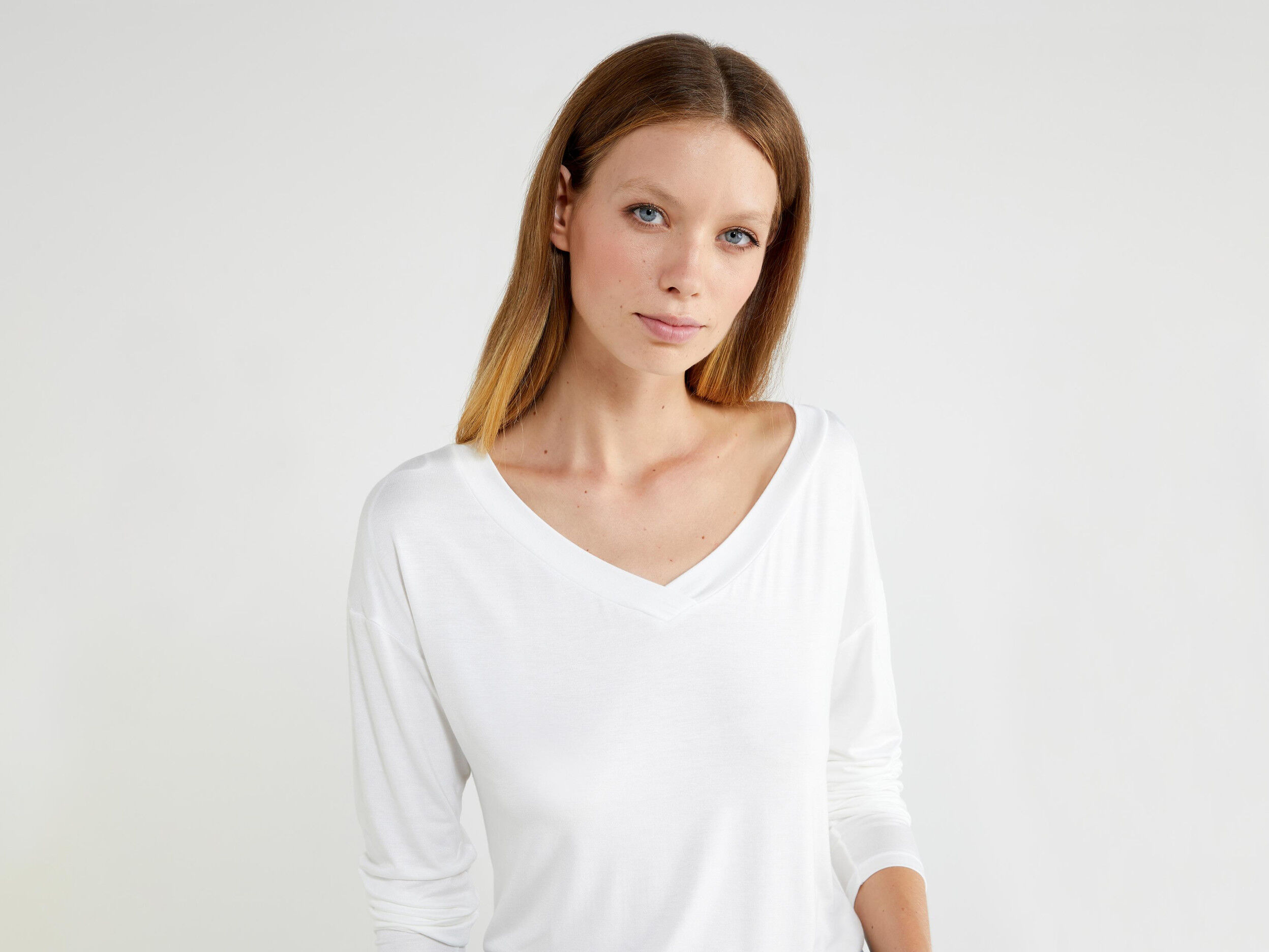 hollister white sweatshirt