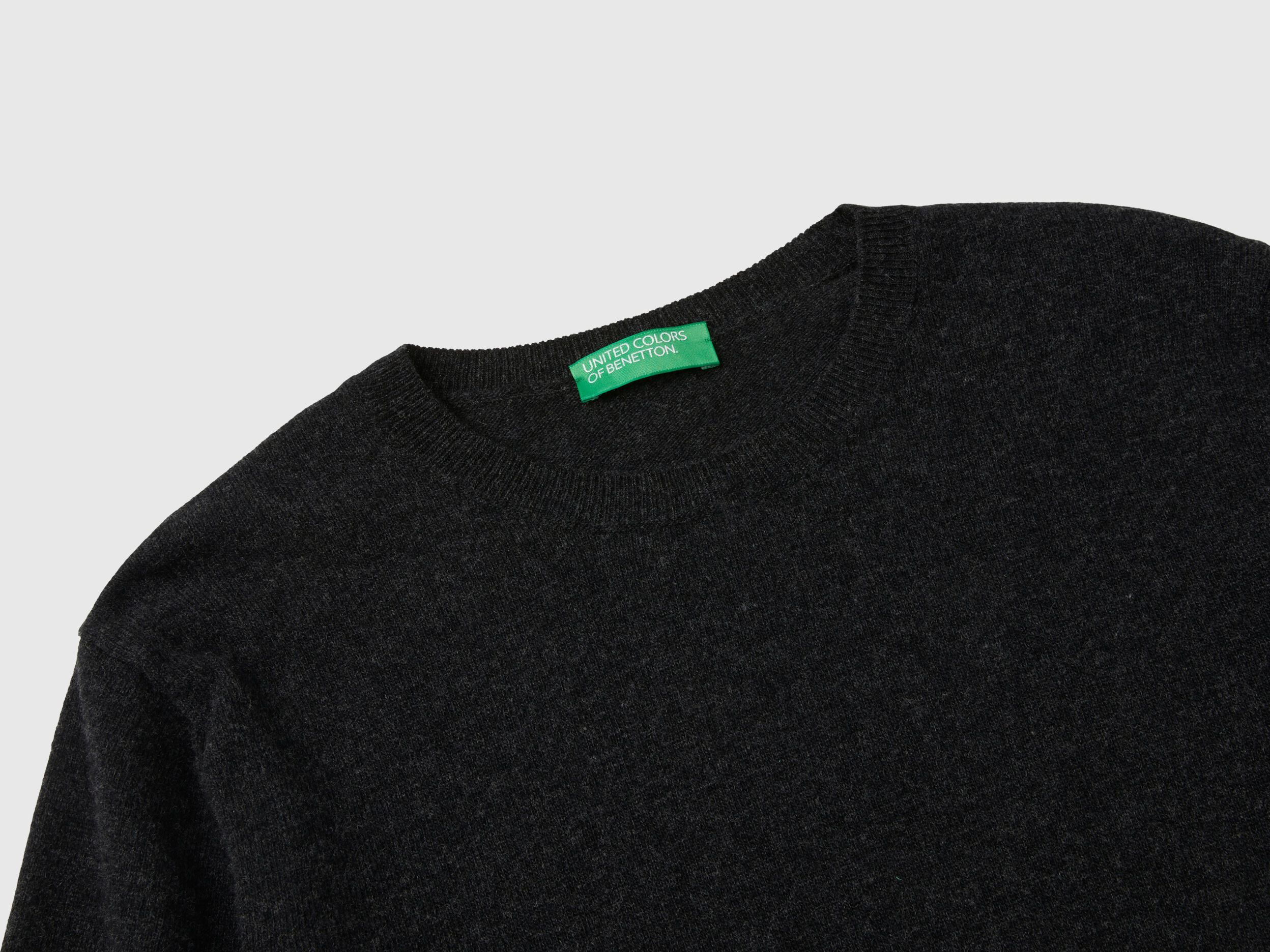 Dark grey crew deals neck sweater