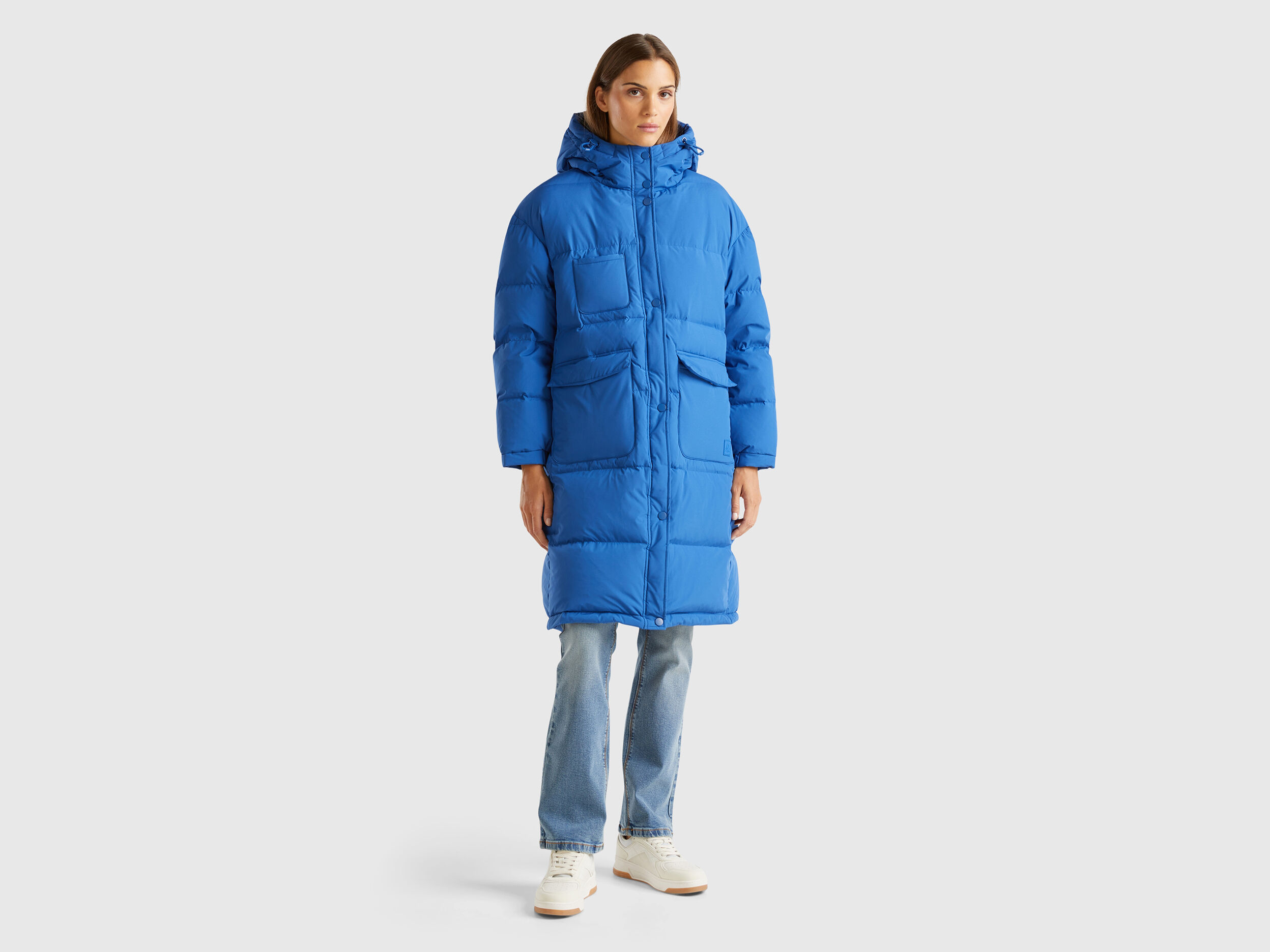 Long puffer jacket with recycled feathers