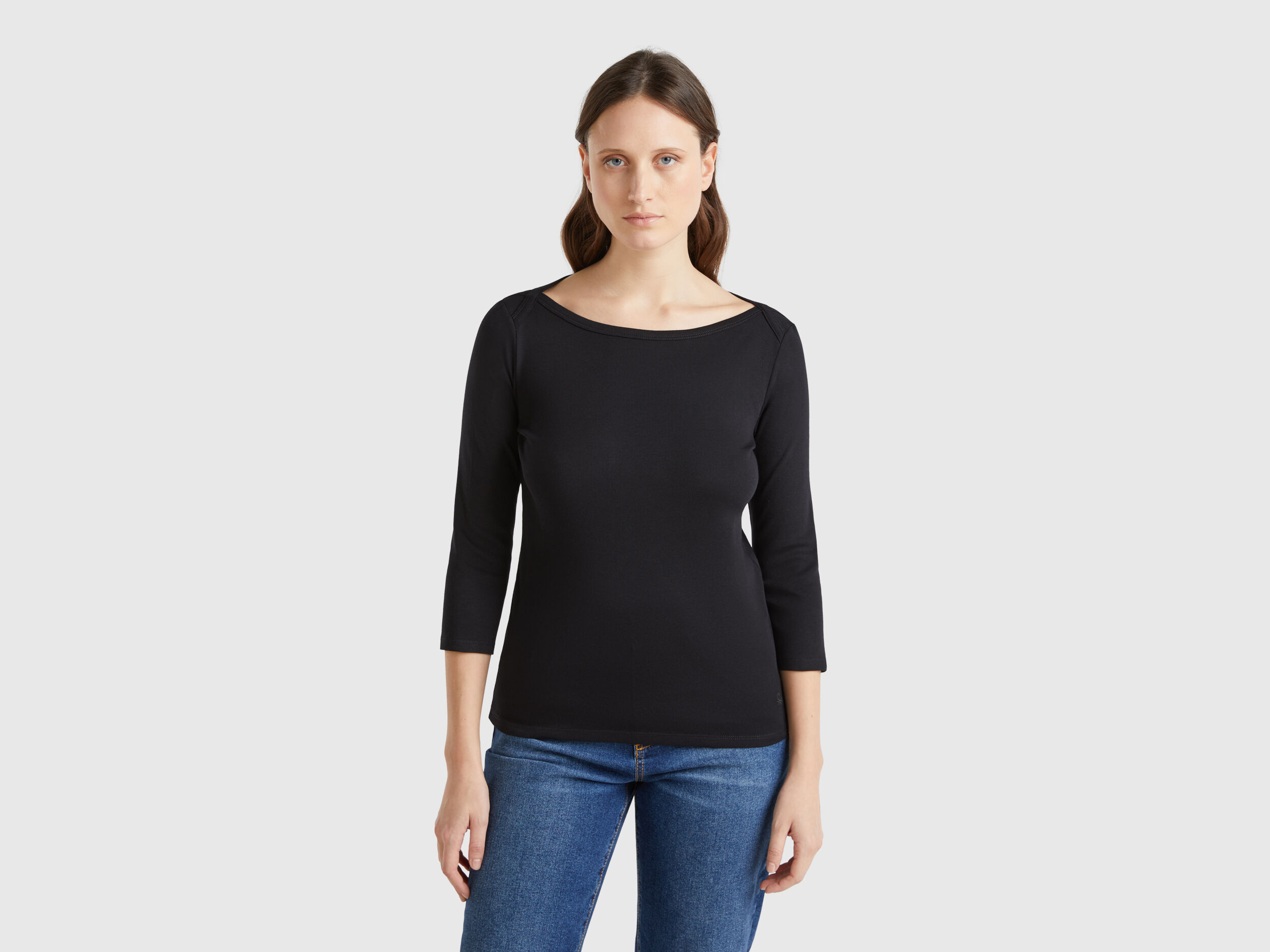 T-shirt with boat neck in 100% cotton