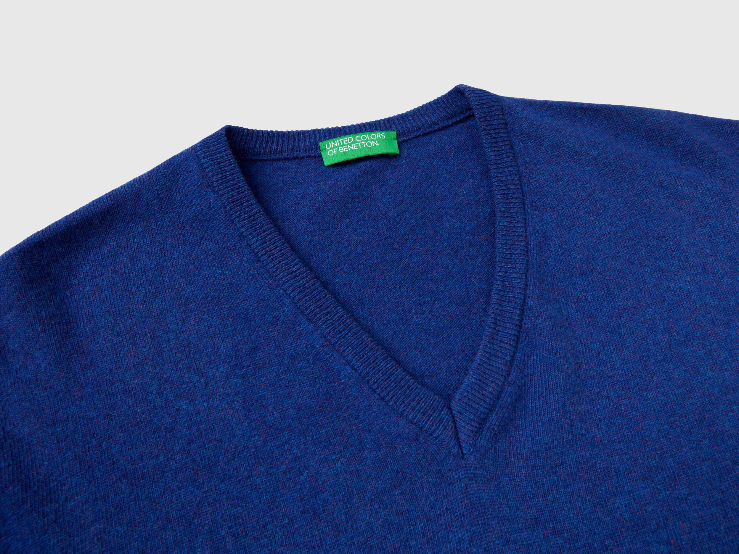 Benetton v discount neck sweater