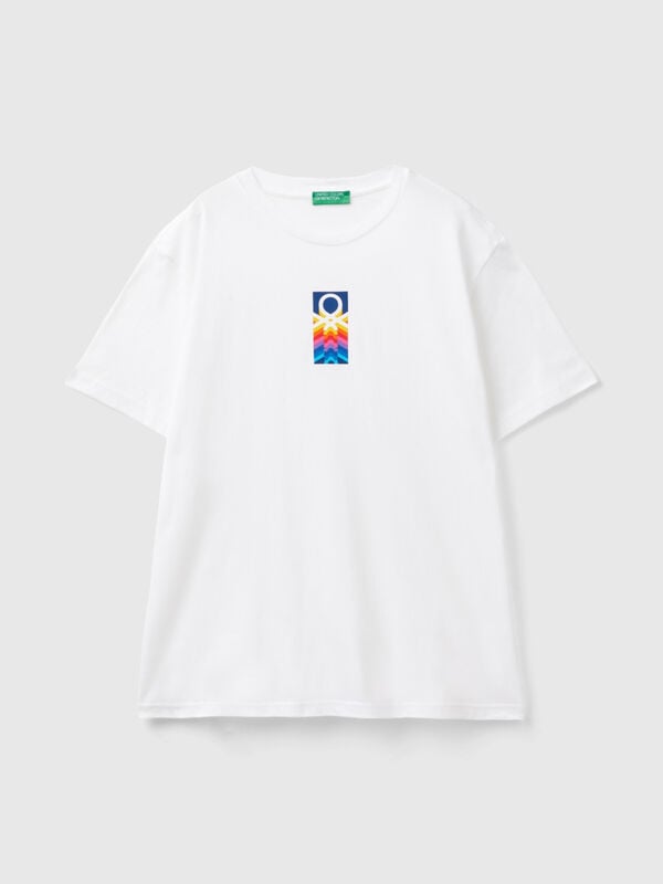 White t-shirt in organic cotton with multicolored logo Men