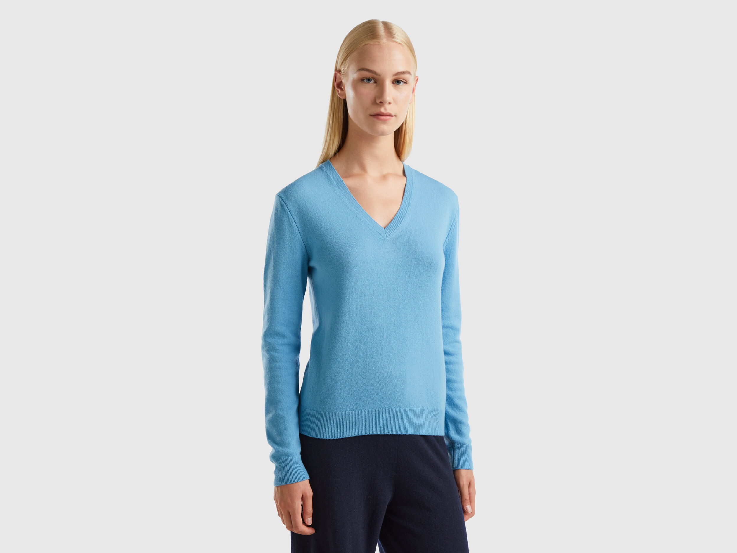 Blue v deals neck jumper womens