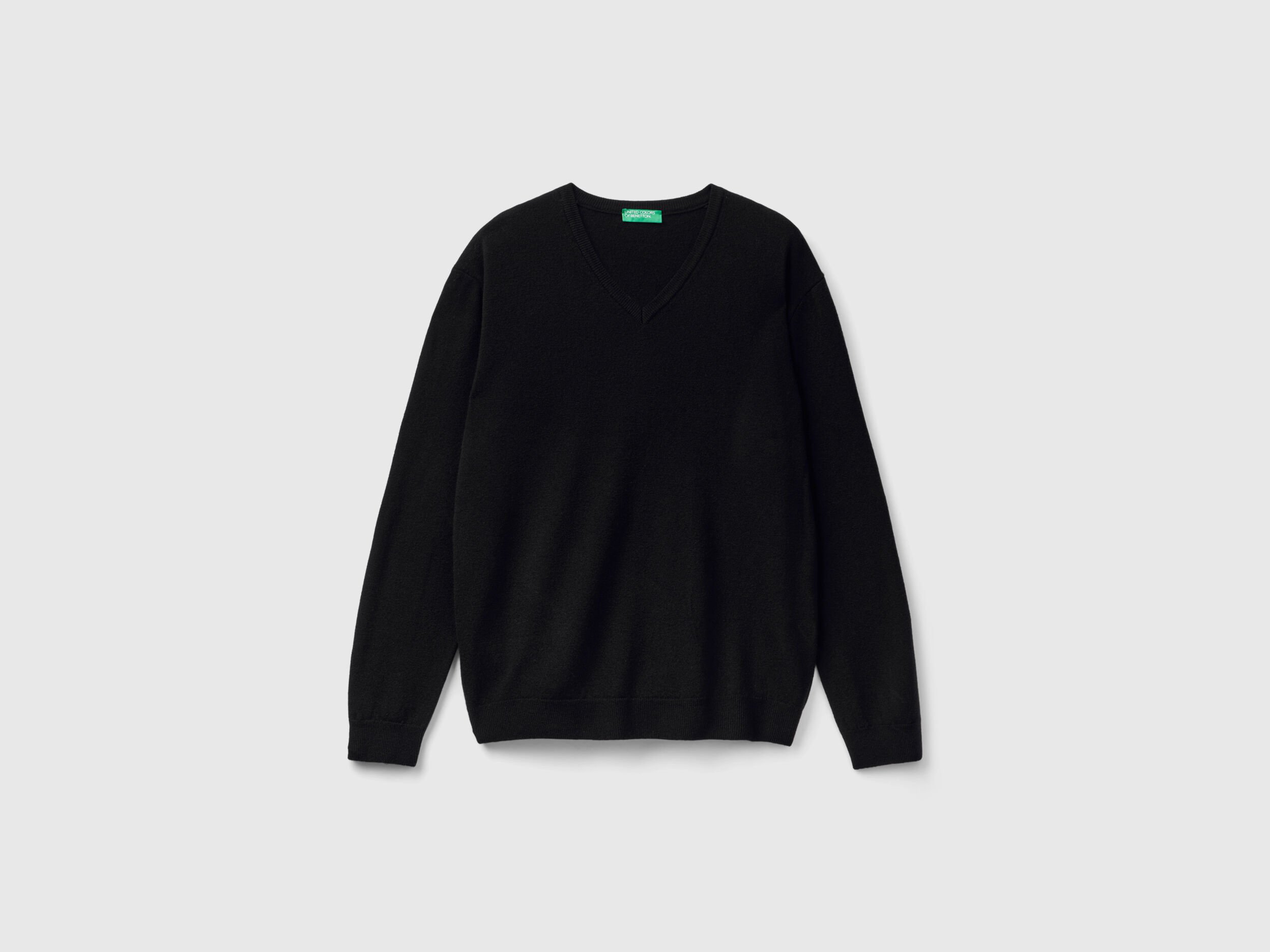 V neck black sweatshirt top