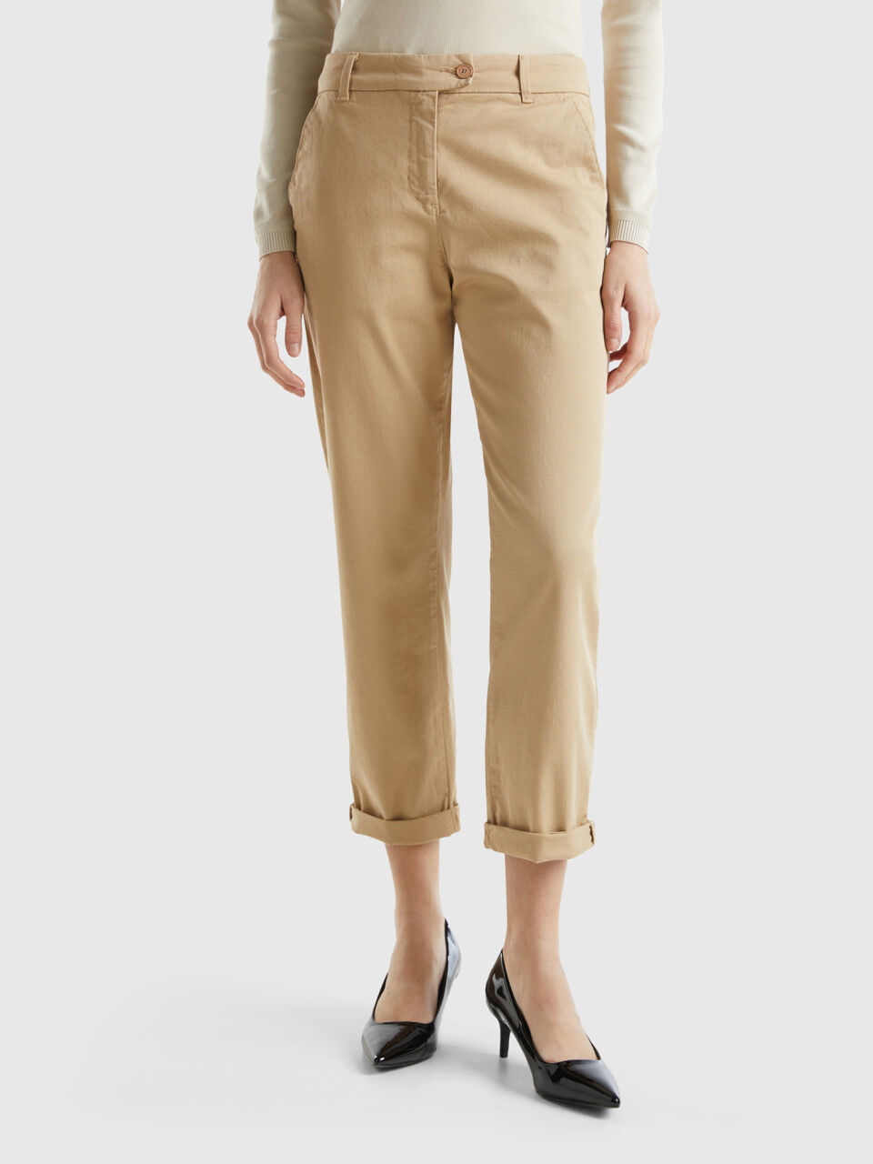 Slim-leg chino pant | Contemporaine | Shop Women%u2019s Skinny Pants Online  in Canada | Simons