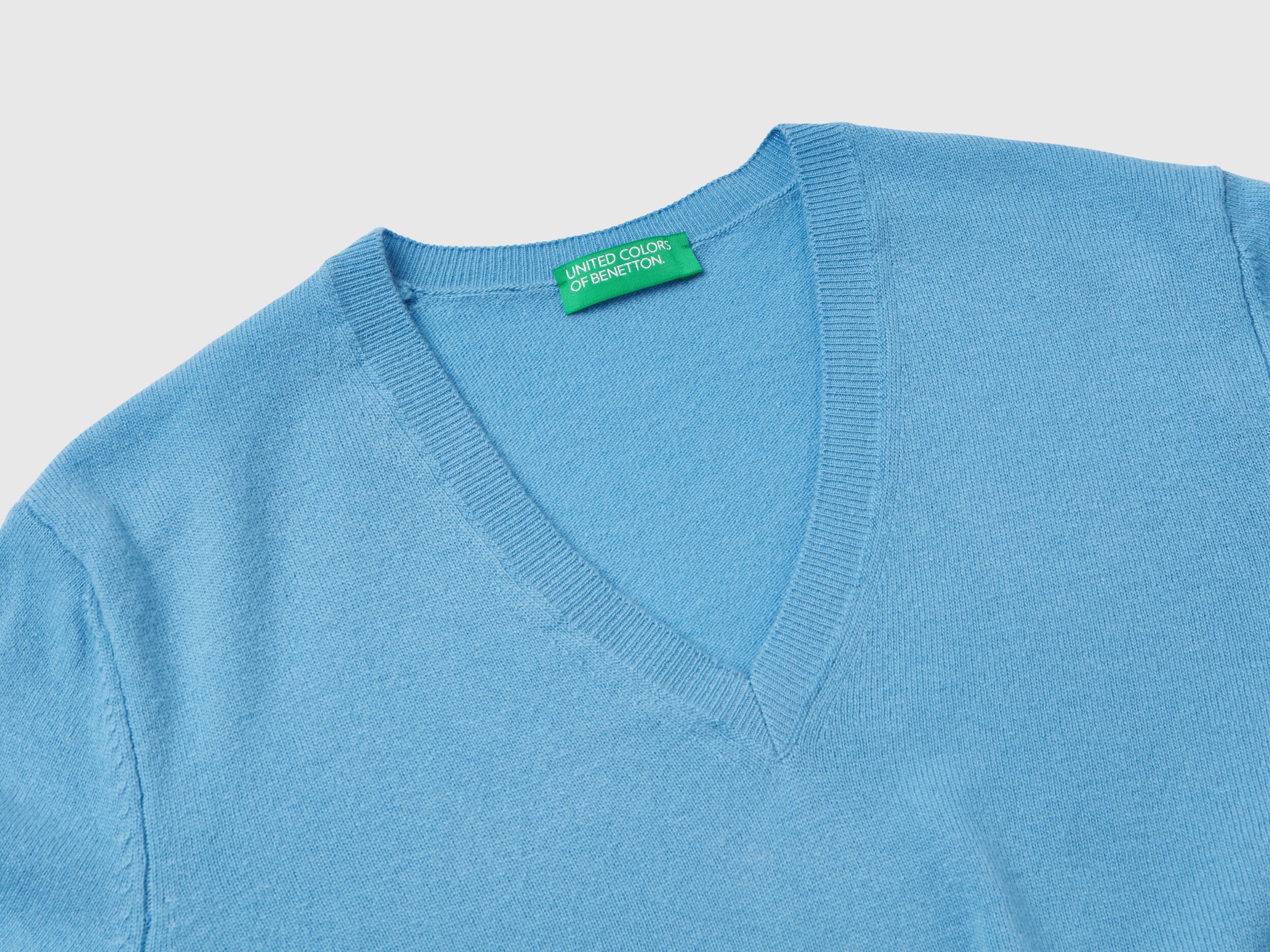 Benetton v store neck sweater