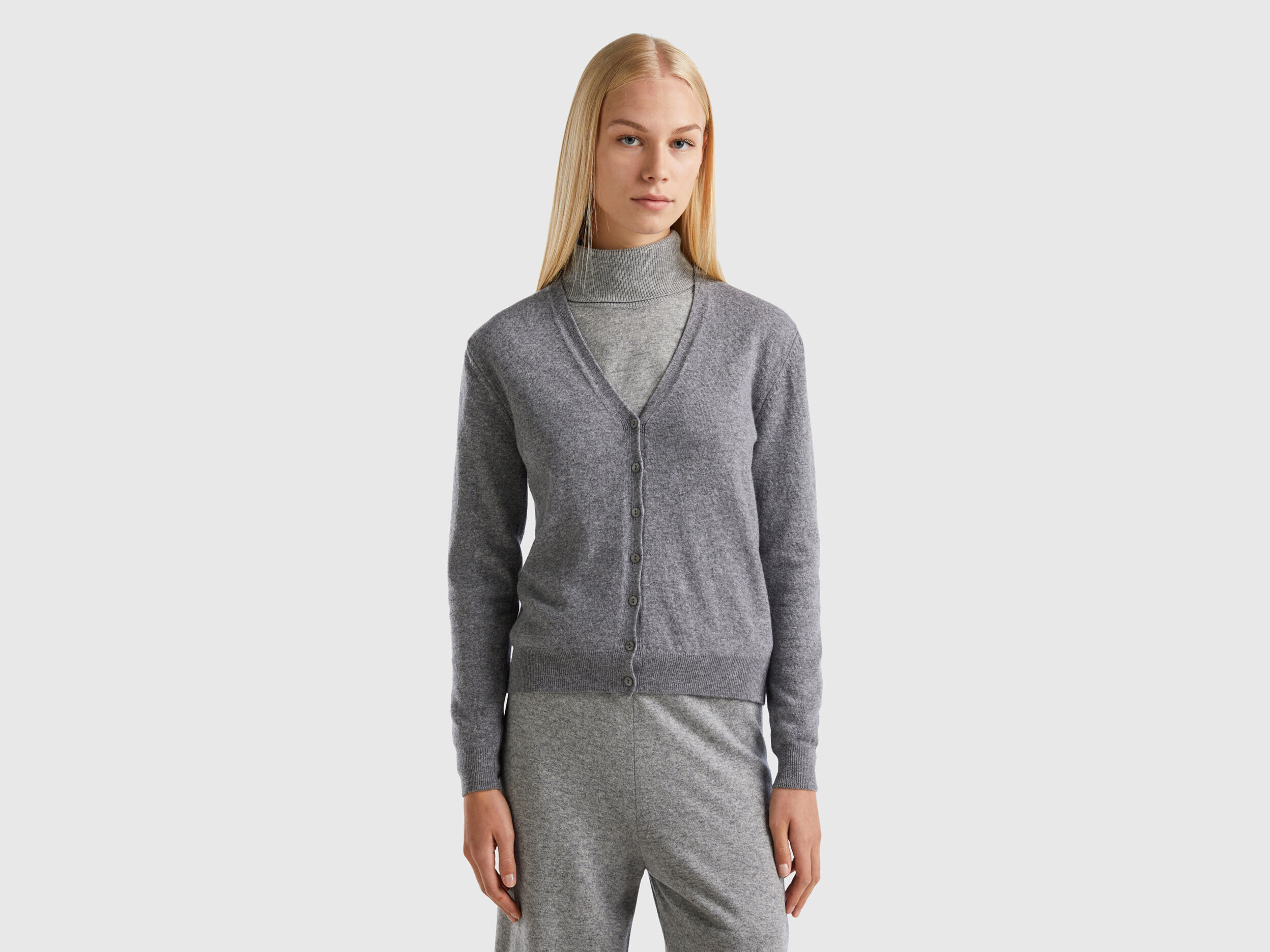 Gray V-neck cardigan in pure Merino wool