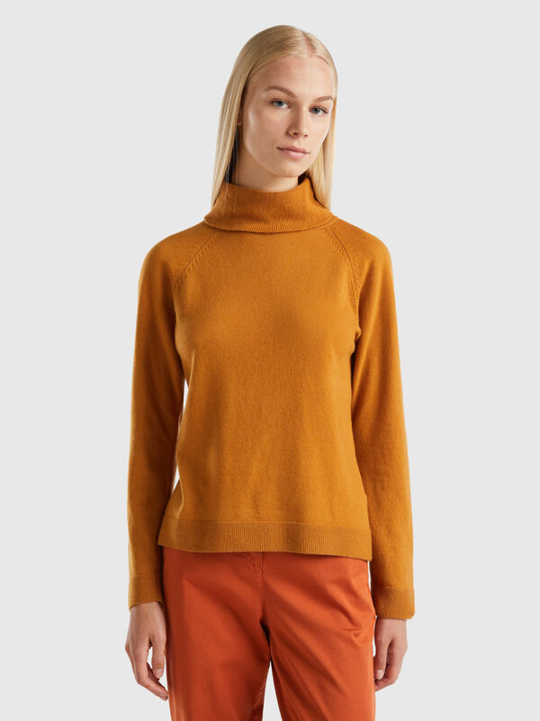 Tobacco turtleneck in cashmere and wool blend Women