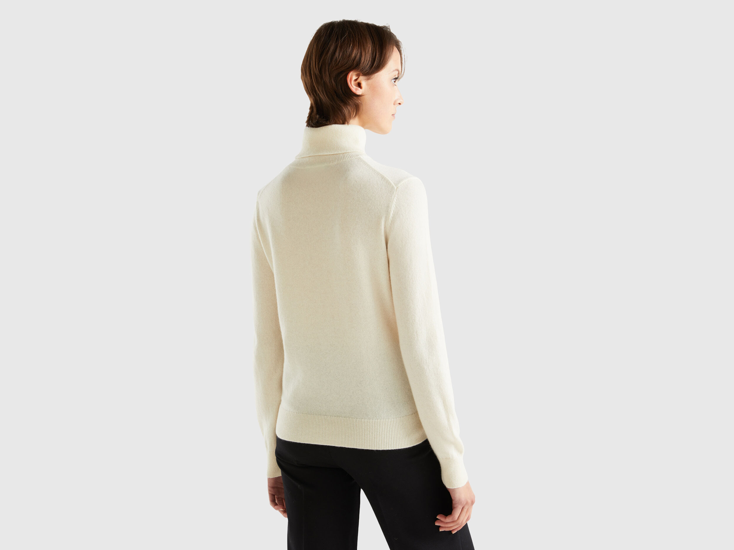 Cream cashmere turtleneck shop