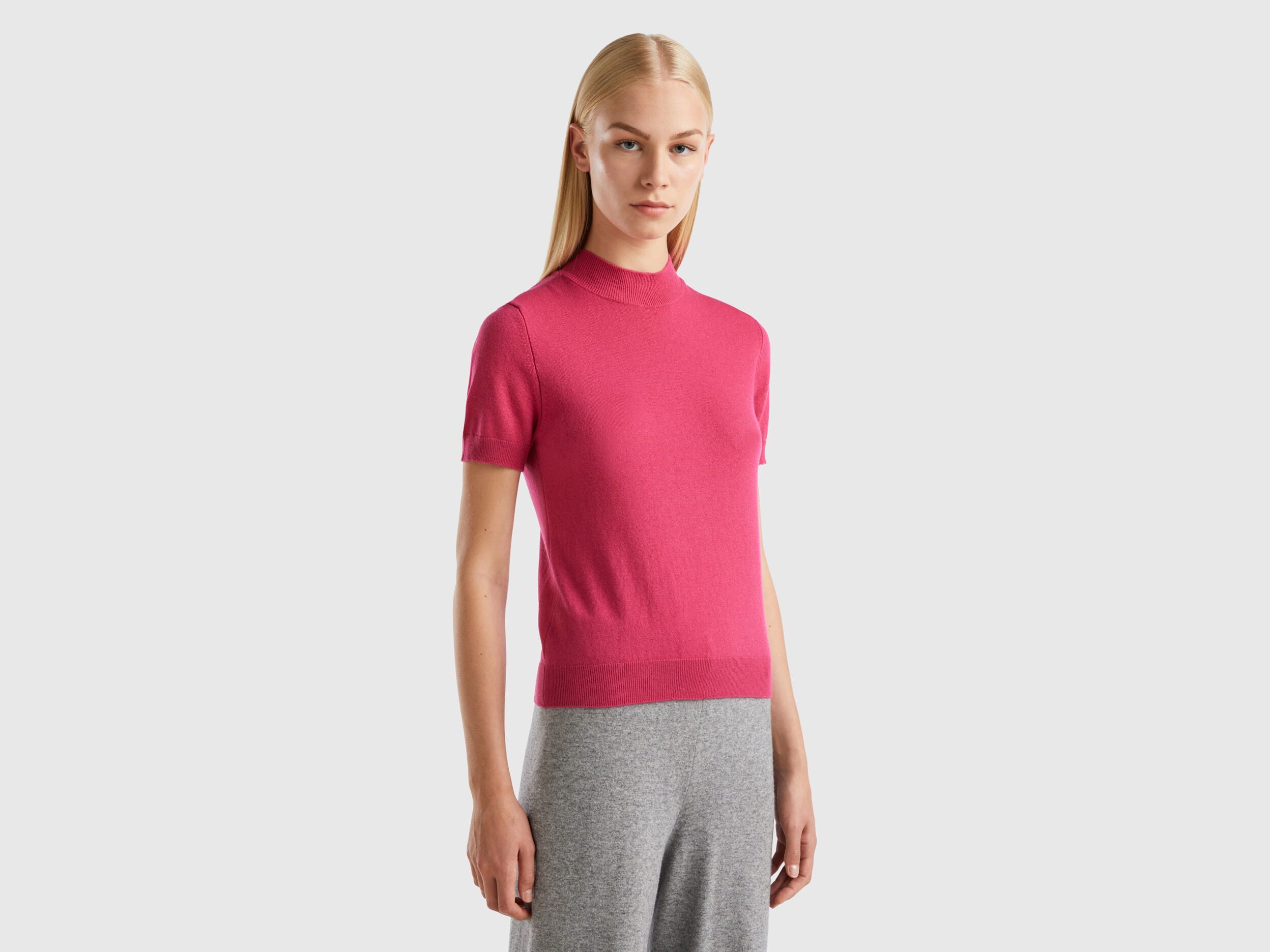 Magenta red short sleeve sweater in cashmere blend Cyclamen