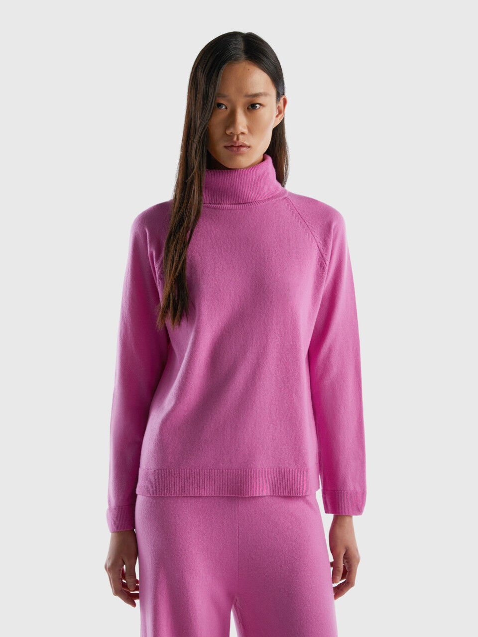Pink turtleneck in wool and cashmere blend