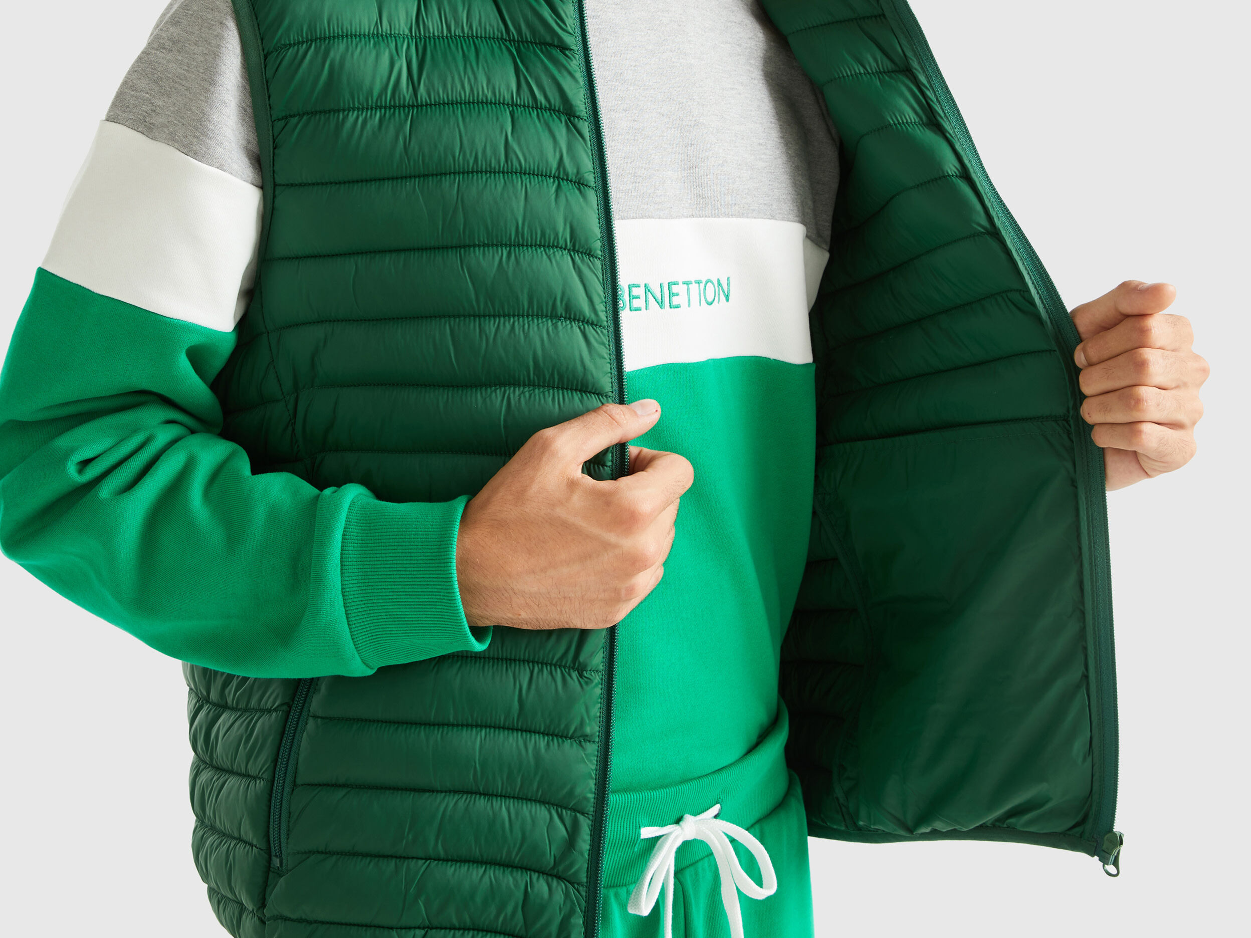 Sleeveless puffer jacket with recycled wadding Dark Green Benetton