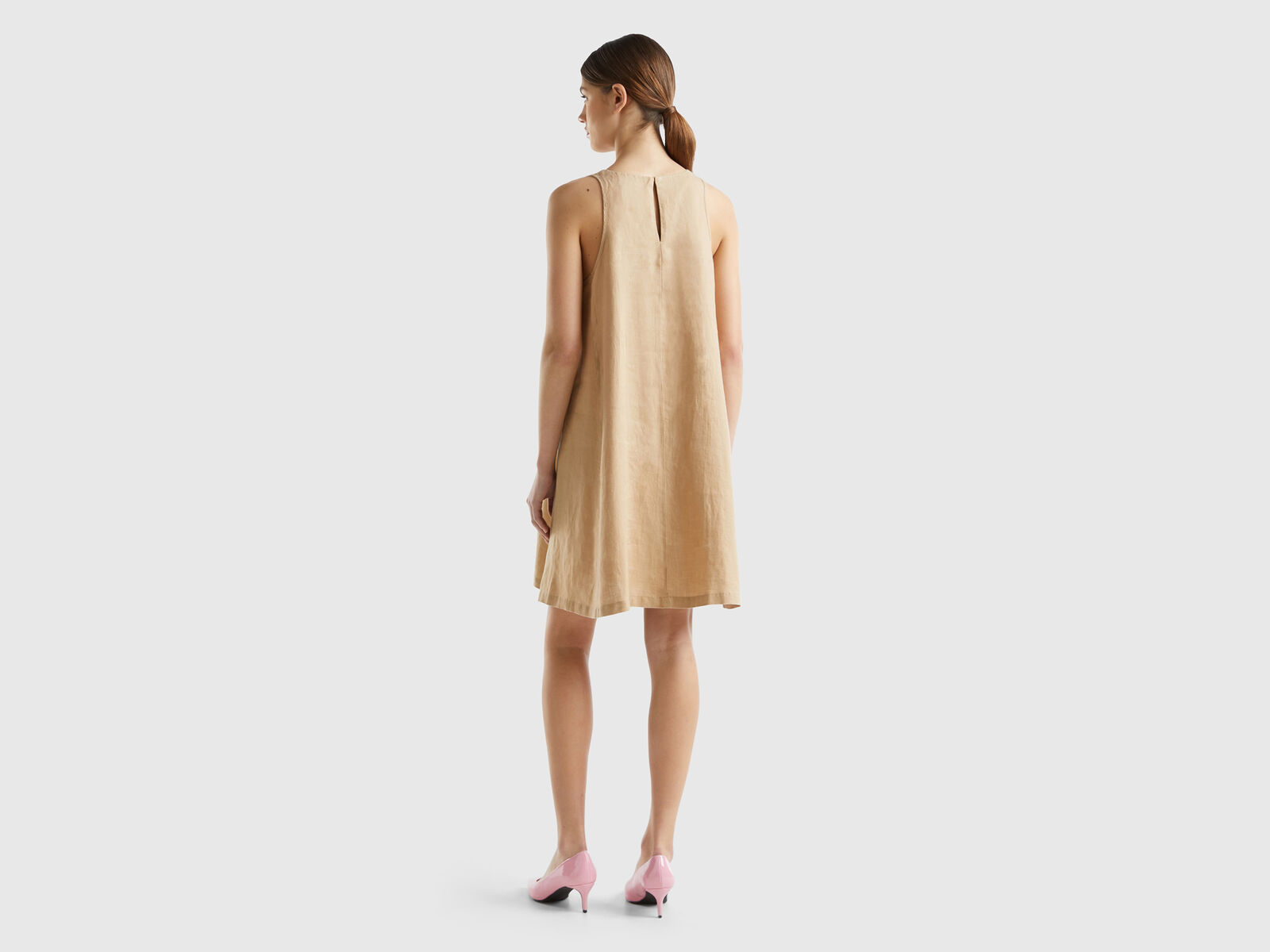 Sleeveless dress in pure linen - Camel