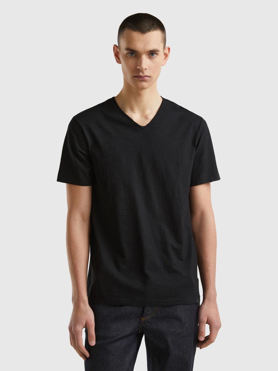 Benetton, T-shirt Aus 100% Baumwolle Mit V-ausschnitt, Schwarz, male