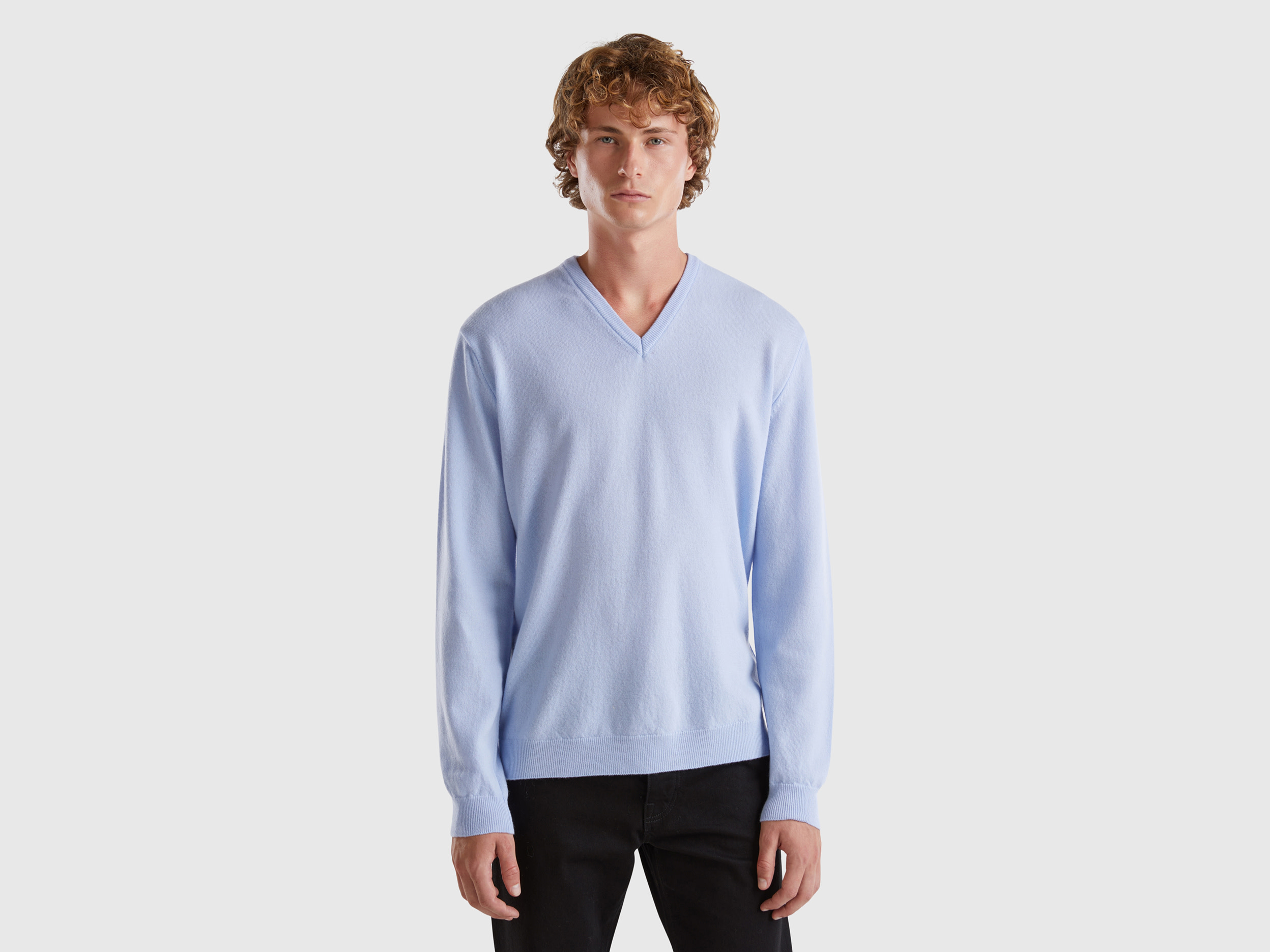 Benetton, Maglia Scollo A V Carta Da Zucchero In Pura Lana Merino, Azzurro, Uomo