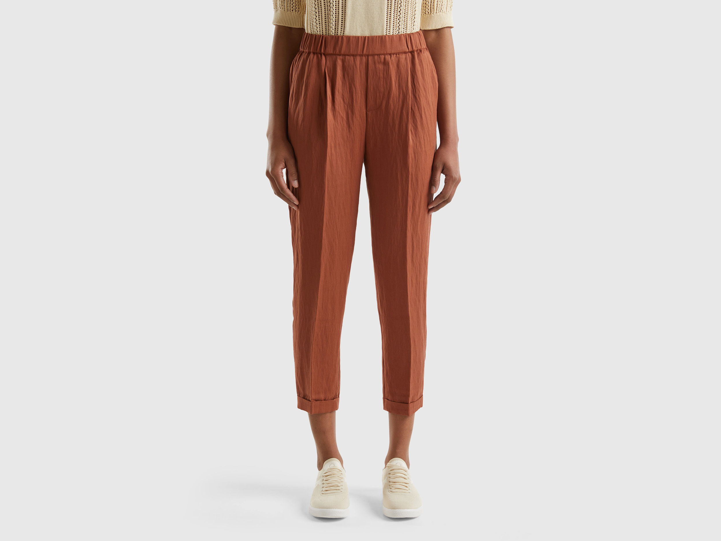 Benetton, Pantaloni Con Risvolto In Misto Viscosa Sostenibile, Marrone, Donna