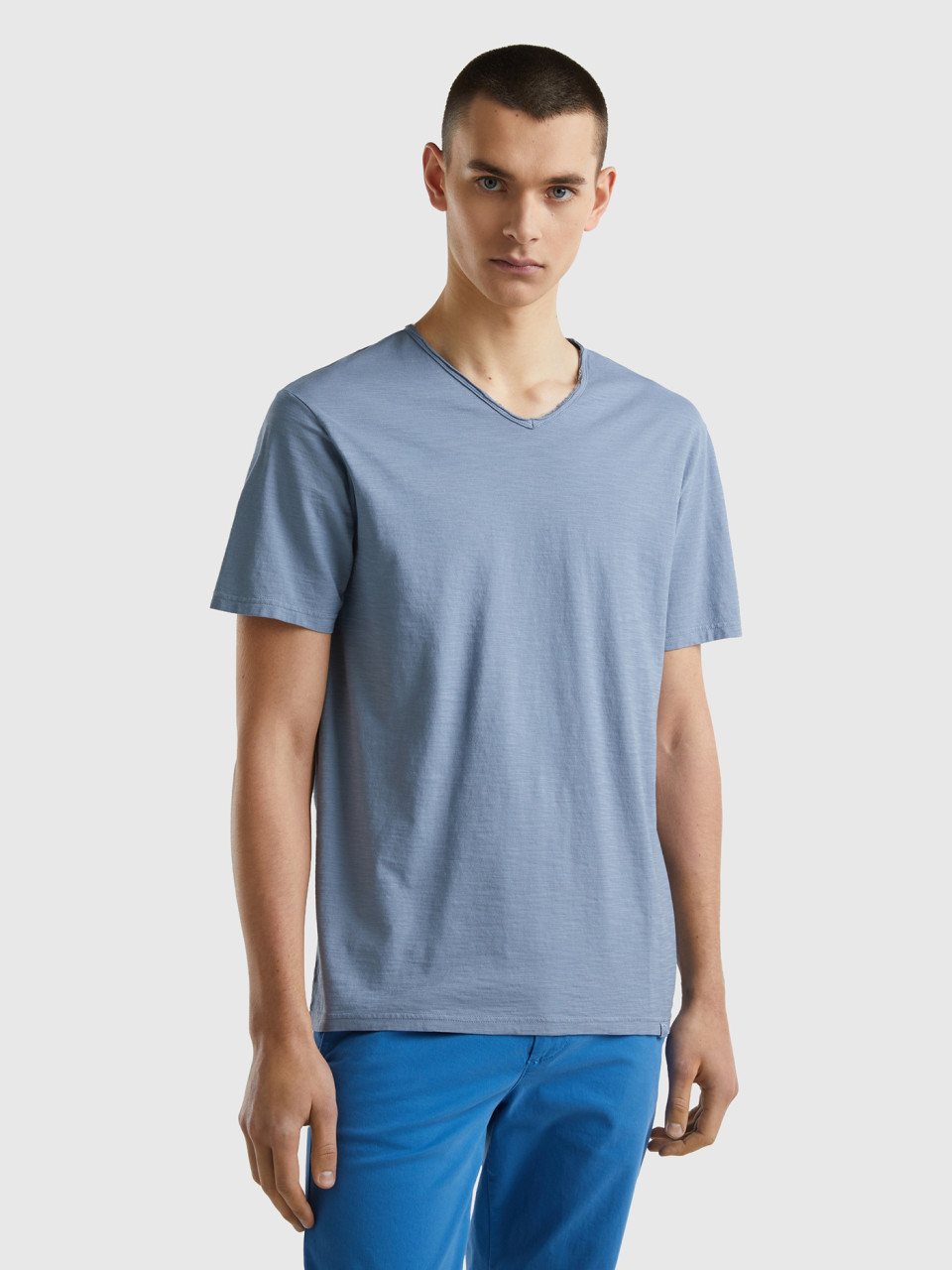 Benetton, Camiseta De 100 % Algodón Con Escote De Pico, Azul Grisáceo, Hombre