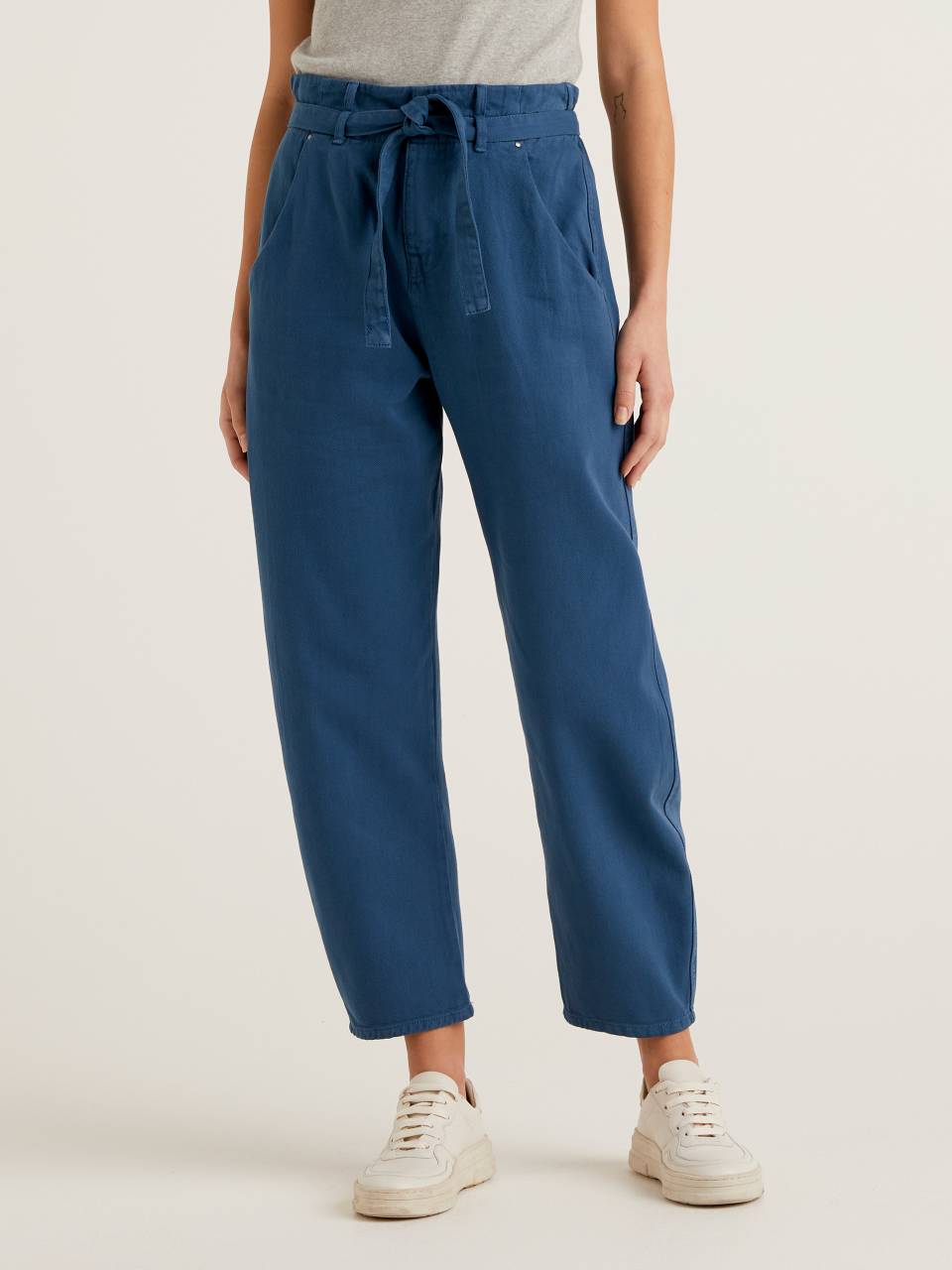 Benetton Paperbag trousers in 100% cotton. 1