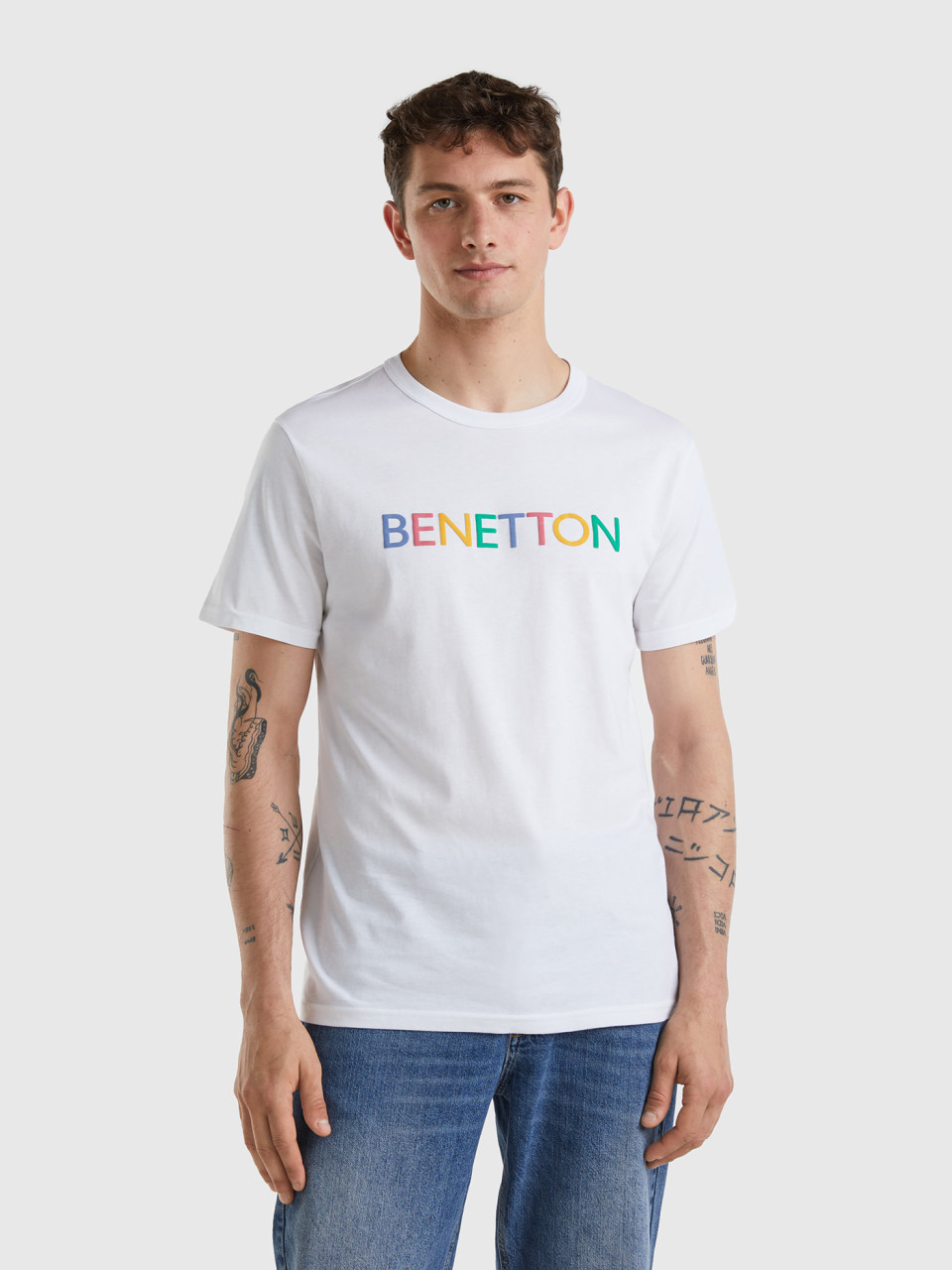 Benetton, T-shirt Bianca In Cotone Bio Con Logo Multicolor, Bianco, Uomo