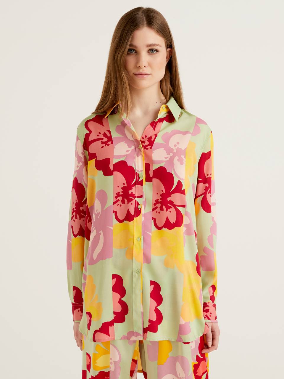 Benetton Long floral shirt in sustainable viscose. 1