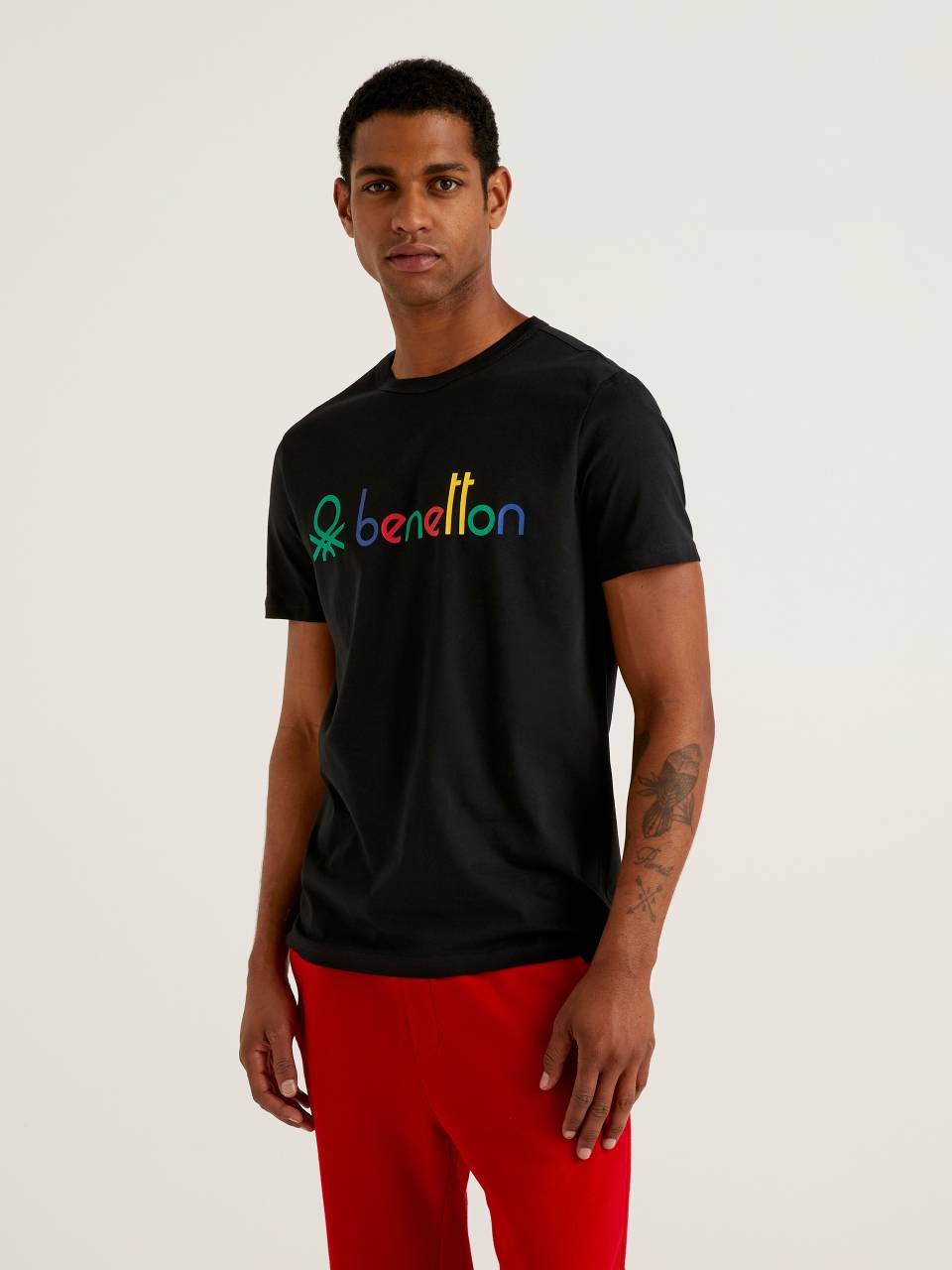 Benetton Black t-shirt with multicolor logo. 1