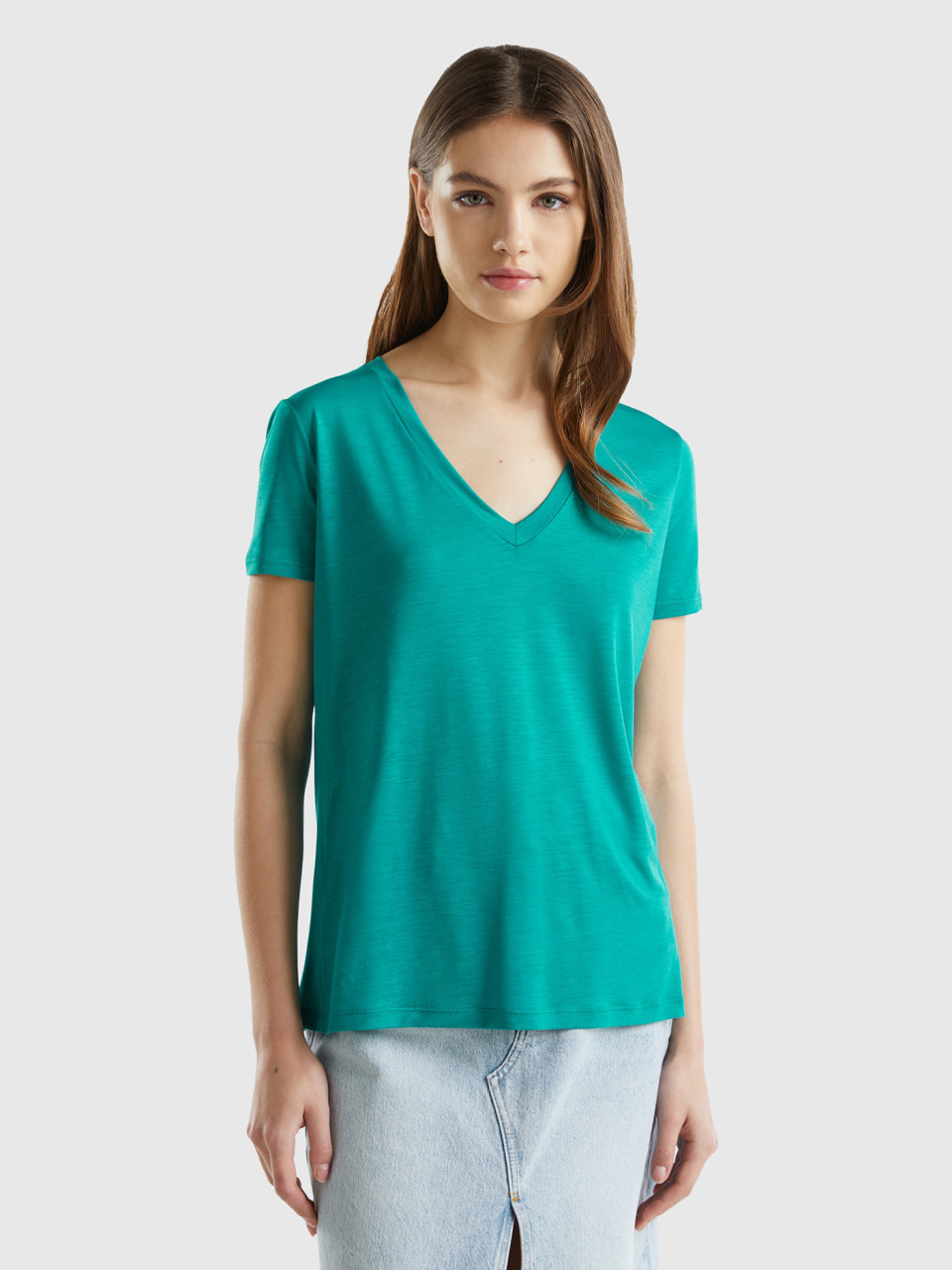 Benetton, Camiseta De Viscosa Sostenible Con Escote De Pico, Verde Petróleo, Mujer