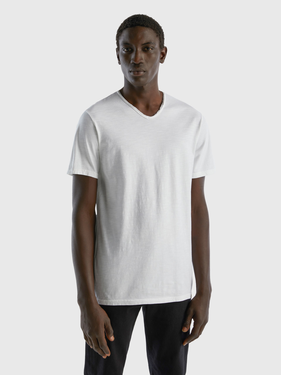 Benetton, Camiseta De 100 % Algodón Con Escote De Pico, Blanco, Hombre