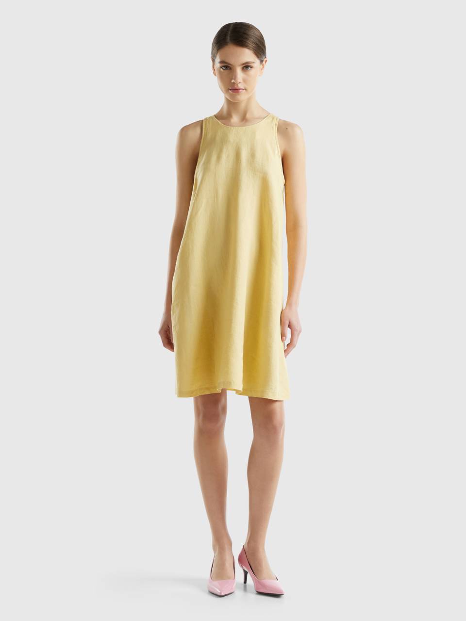 Sleeveless dress in pure linen - Yellow | Benetton