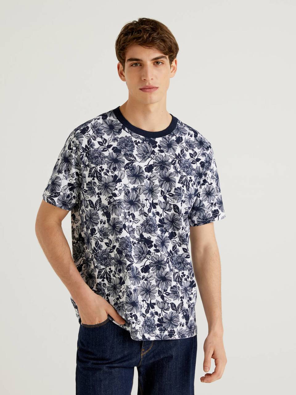 Benetton 100% cotton patterned t-shirt. 1