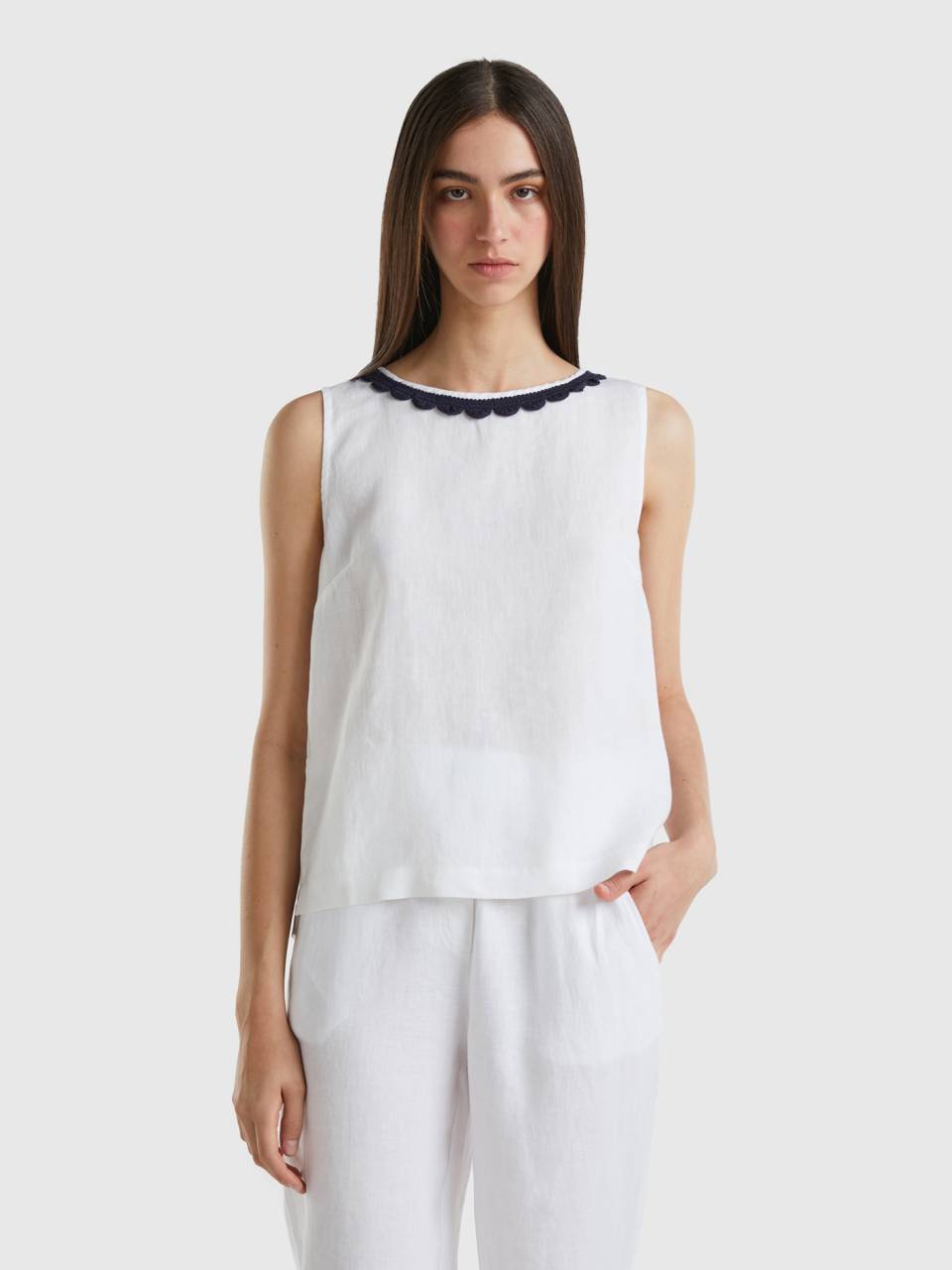 Benetton blouse in pure linen with crochet details. 1