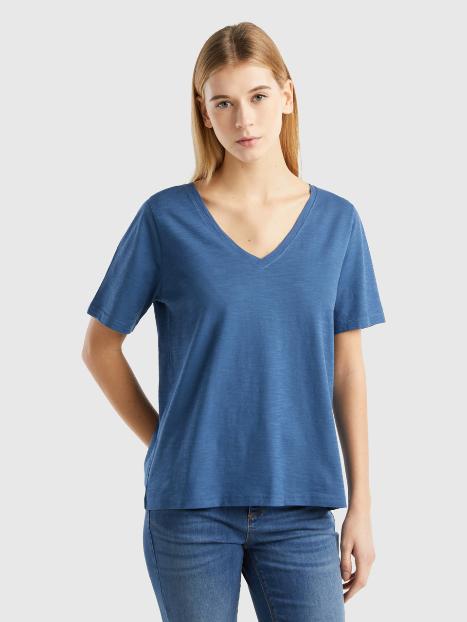 Benetton, Camiseta De Algodón Flameado Con Escote De Pico, Azul Grisáceo, Mujer