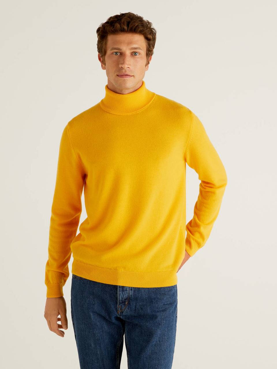 Benetton Yellow turtleneck sweater in pure Merino wool. 1