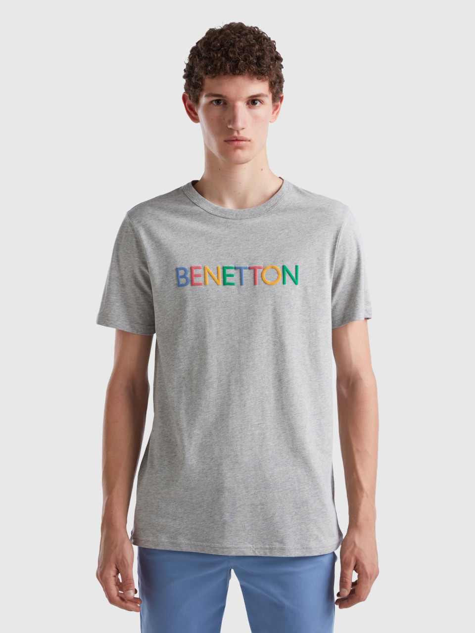 Benetton, T-shirt Grigia In Cotone Bio Con Logo Multicolor, Grigio Chiaro, Uomo