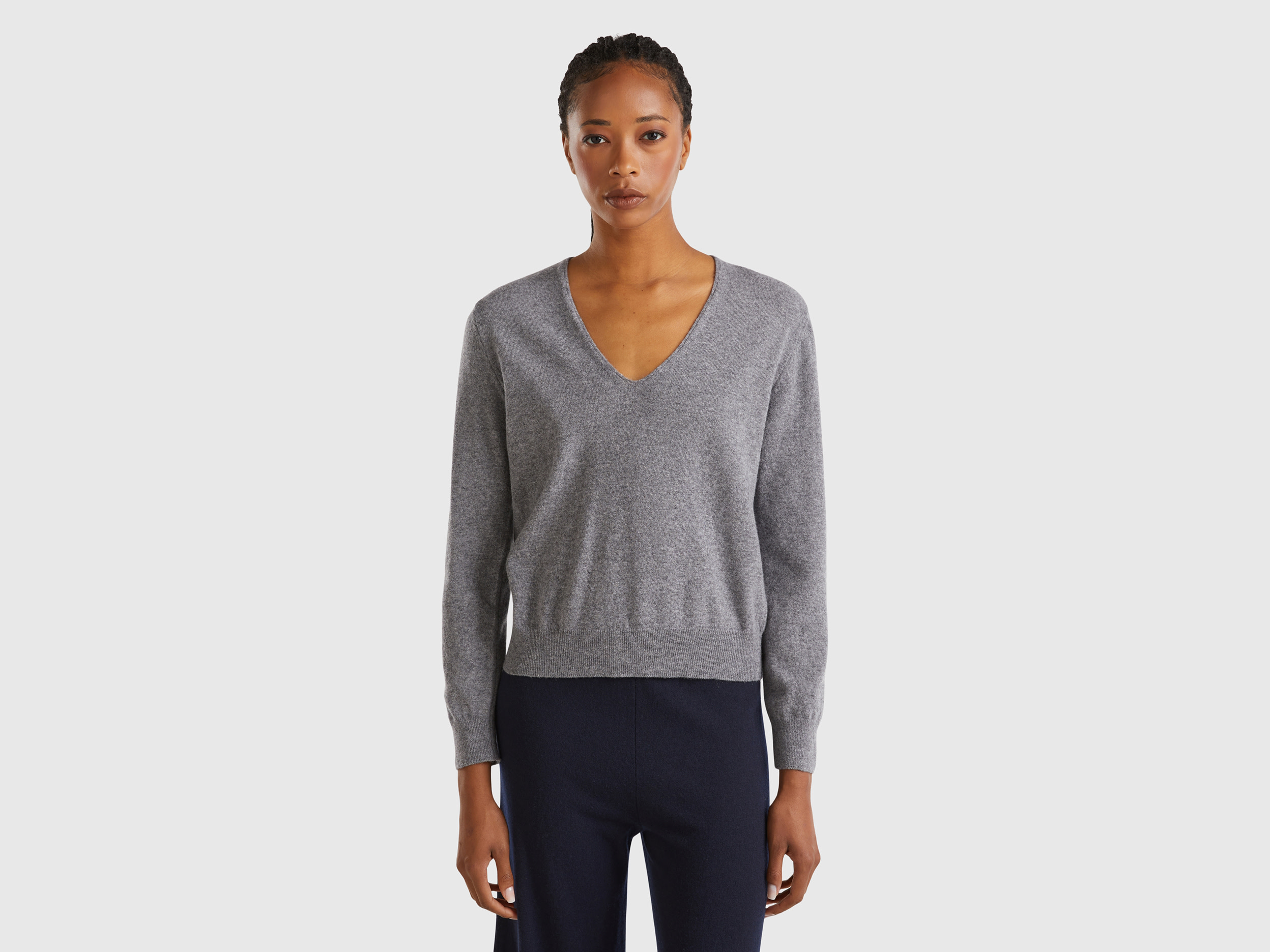 Benetton, Maglione Grigio Scuro Con Scollo A V In Pura Lana Merino, Grigio Scuro, Donna