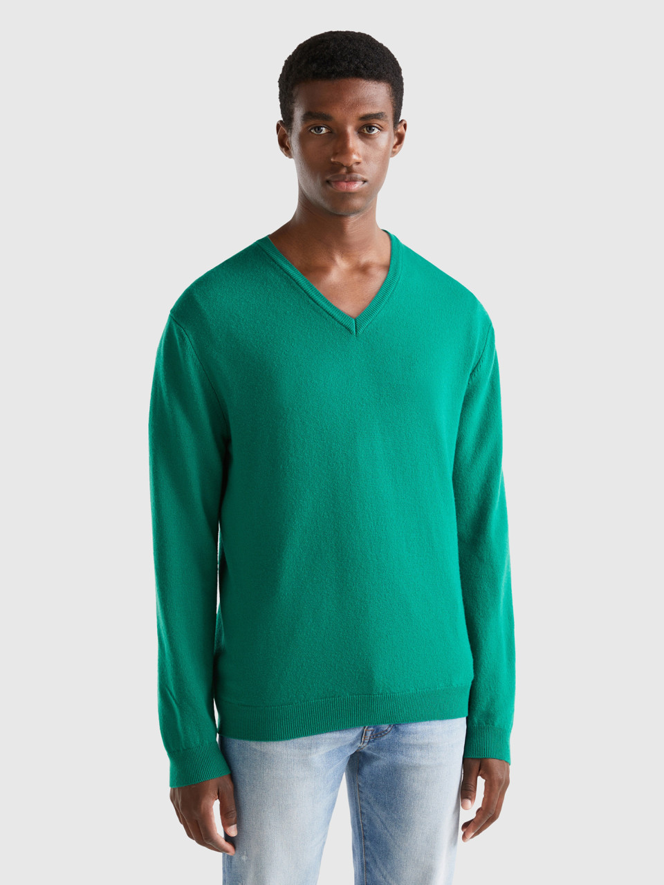 Benetton, Pullover Aus Reiner Merinowolle In Grün Mit V-ausschnitt, Grün, male