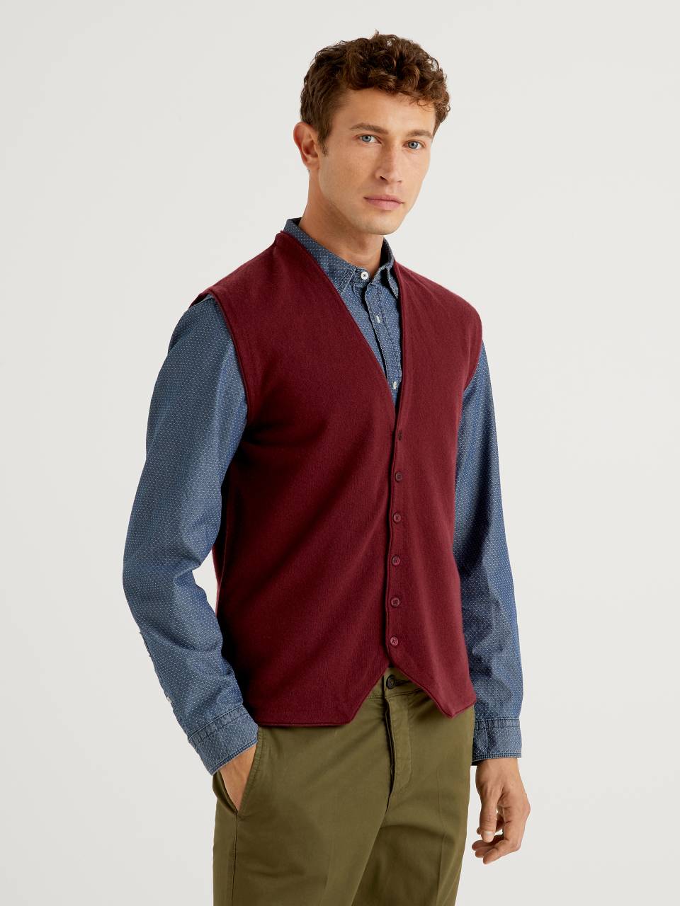 Benetton Vest in 100% Merino wool with buttons. 1