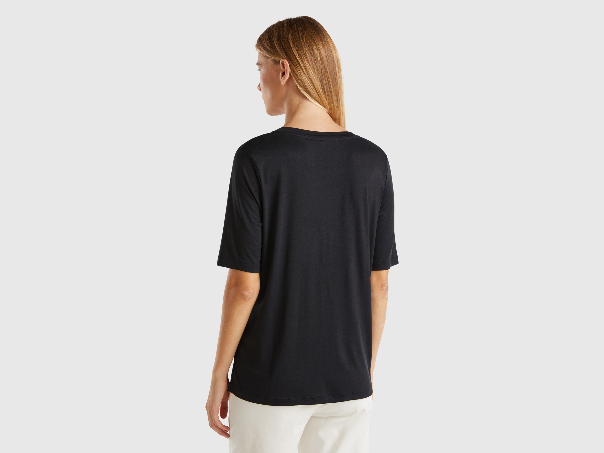 Benetton, Μπλούζα Με V Λαιμόκοψη Από Ελαστική Βισκόζη, size L, Μαυρο, Γυναικεία φωτογραφία