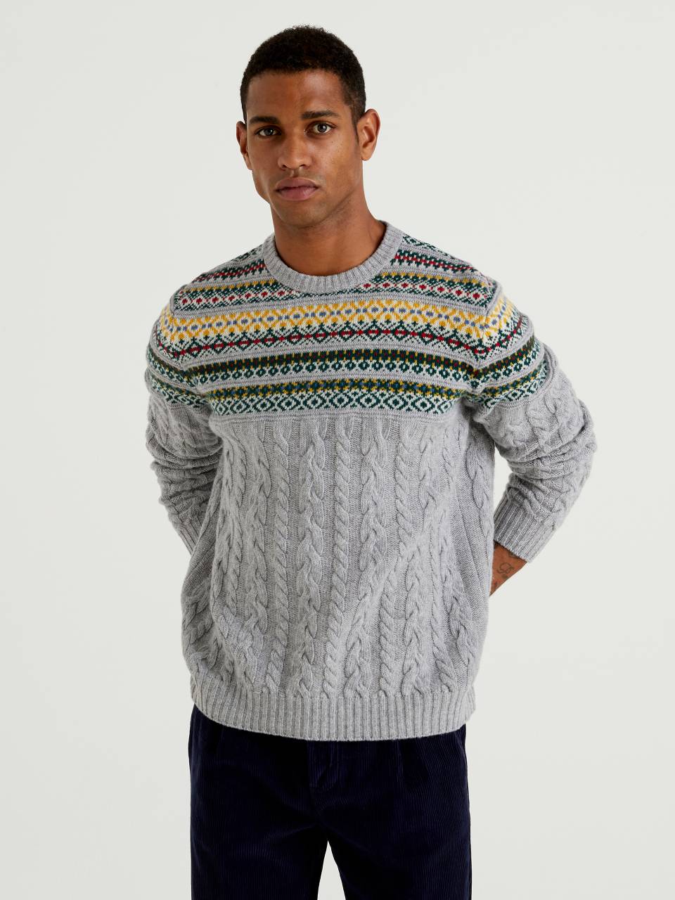 Benetton Light gray sweater with jacquard knit. 1