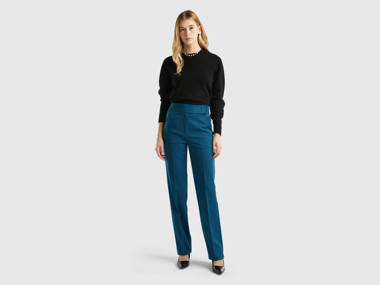 Buy online Gold Solid Straight Pant from Skirts, tapered pants & Palazzos  for Women by W for ₹870 at 42% off