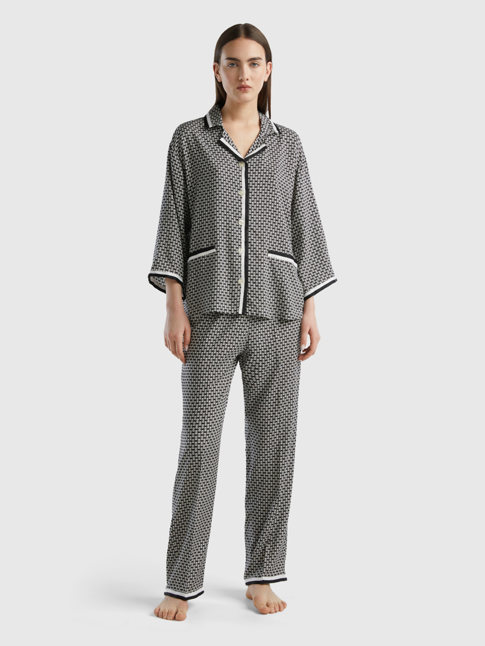 Benetton, Monogramm-pyjama Aus Nachhaltiger Viskose, Schwarz, female