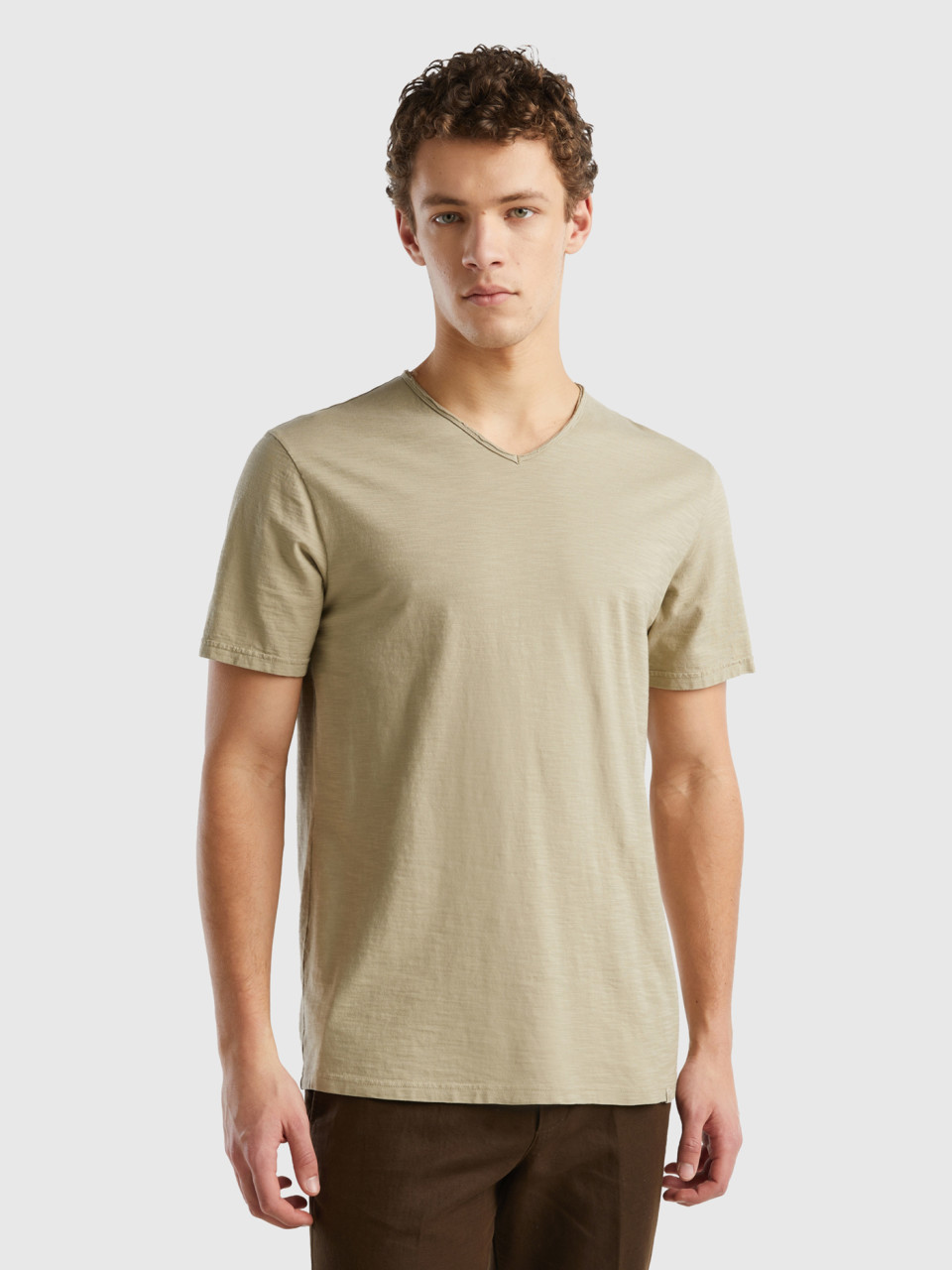 Benetton, Camiseta De 100 % Algodón Con Escote De Pico, Verde Claro, Hombre