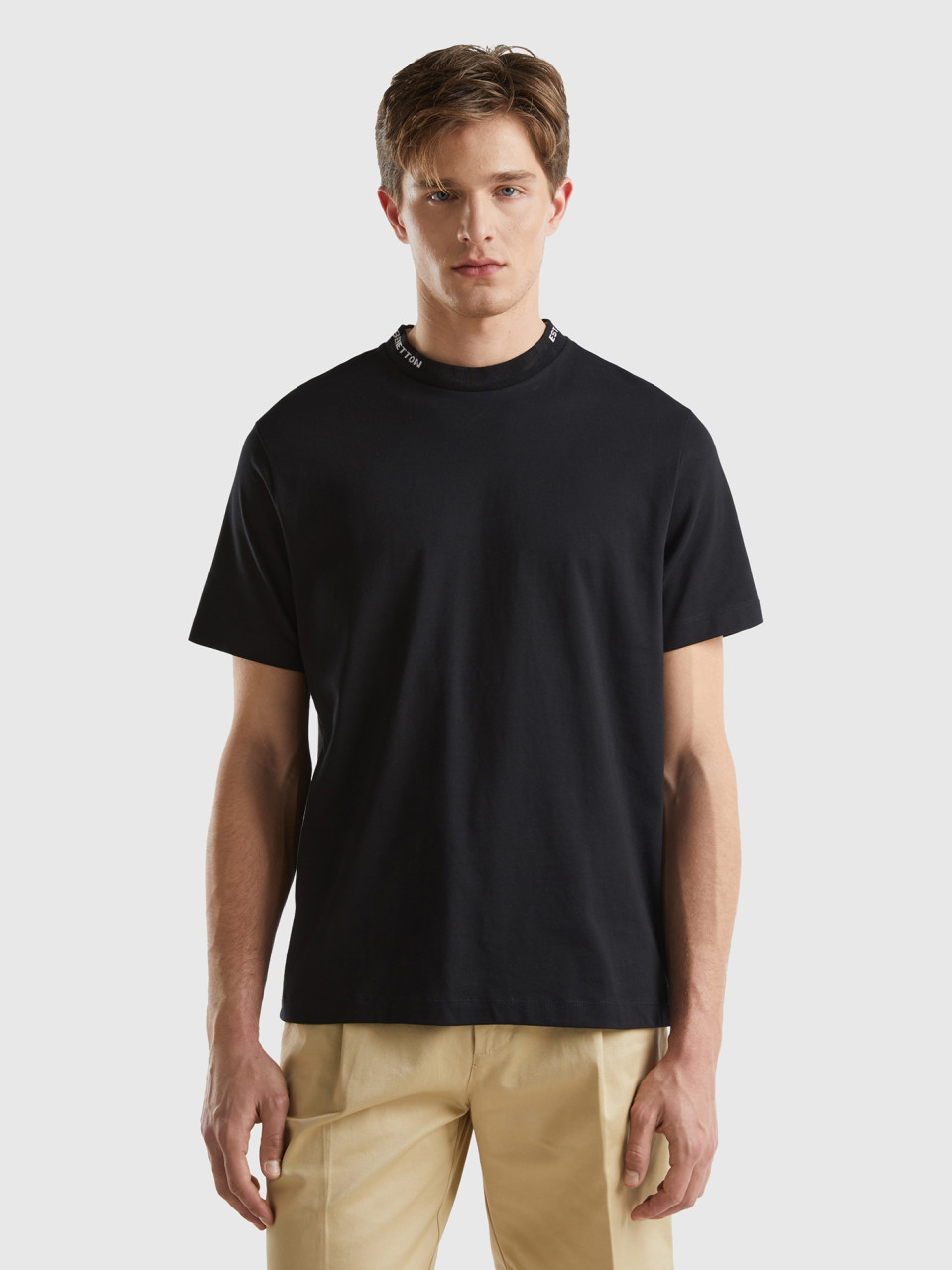 Benetton, Camiseta Negra Con Bordado En El Cuello, Negro, Hombre
