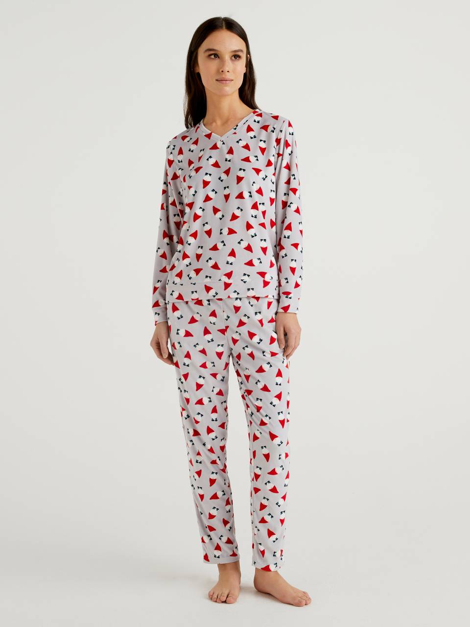 Benetton Pyjamas in chenille with dwarves print. 1